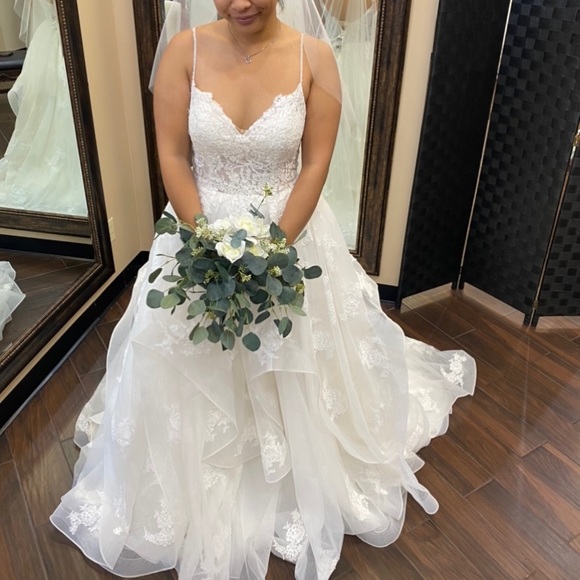 BRAND NEW NEVER WORN BRIDAL DRESS - Picture 2 of 8